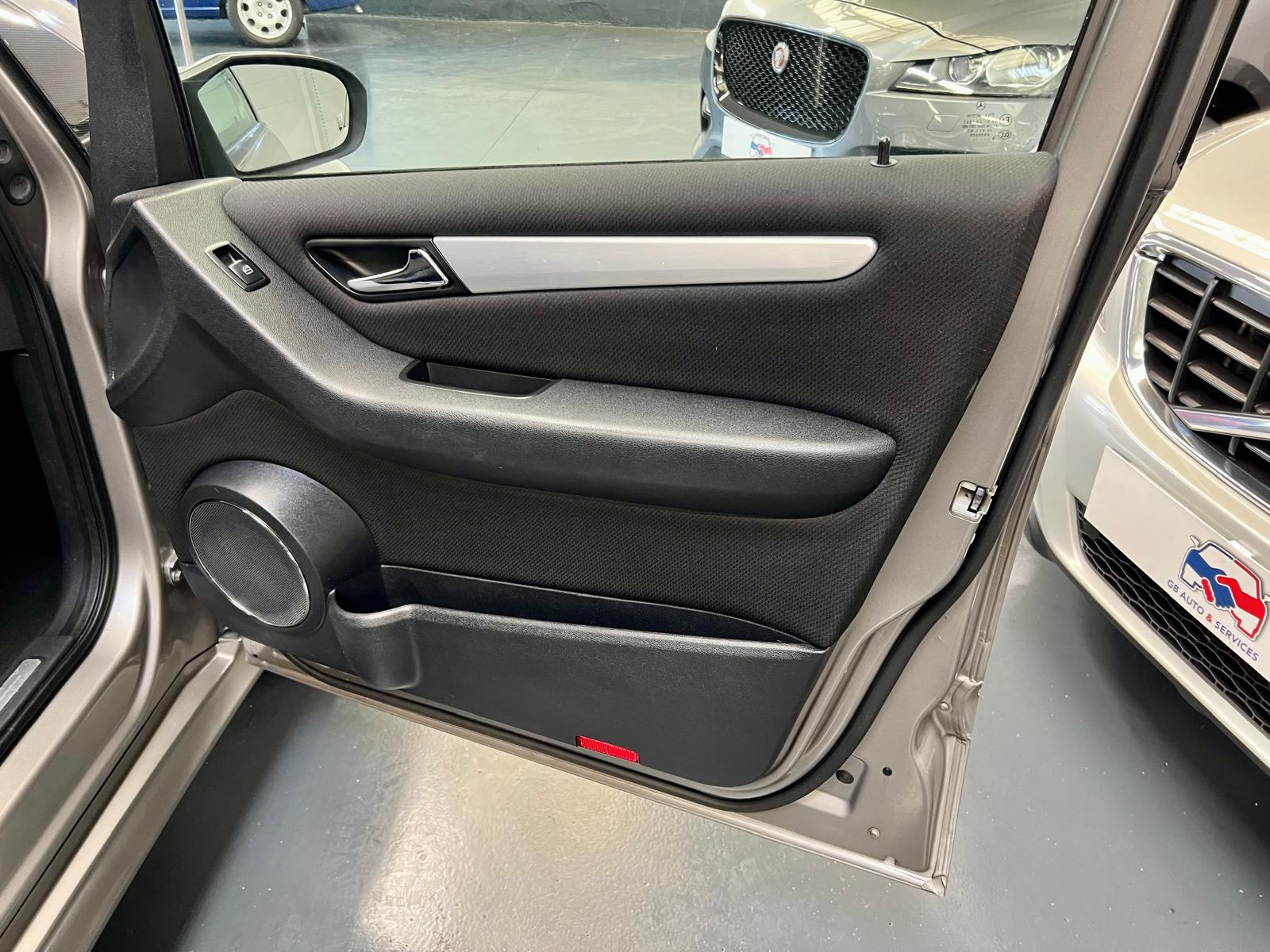 Mercedes Classe B 150 Pack Design