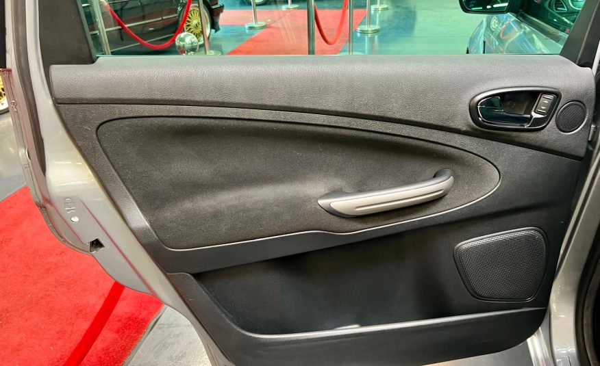 Ford S-Max Titanium