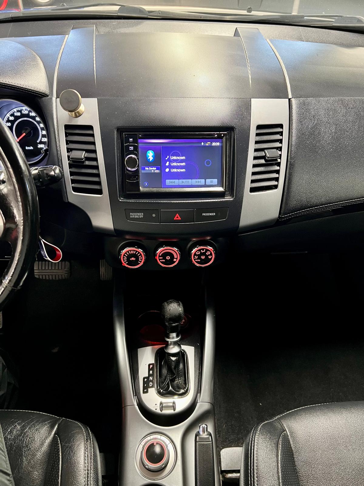 Mitsubishi Outlander 4WD Nomad