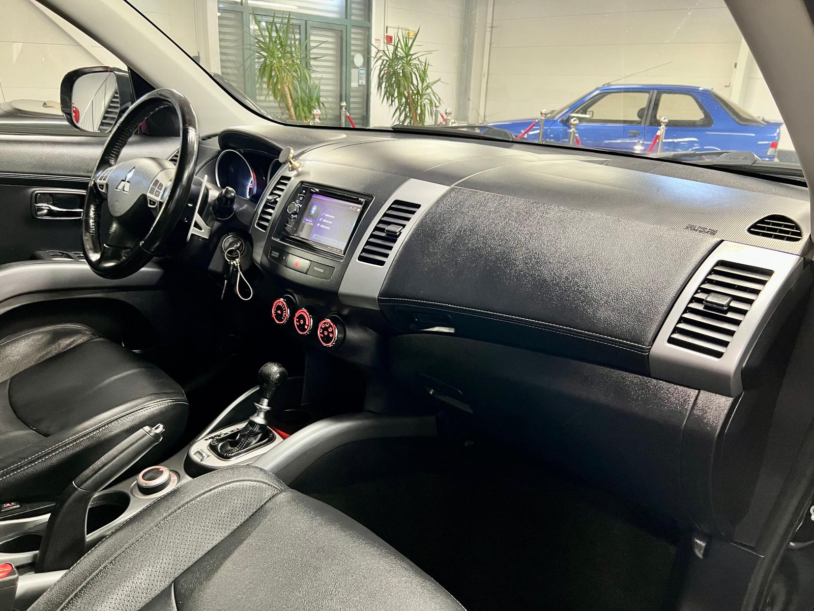 Mitsubishi Outlander 4WD Nomad