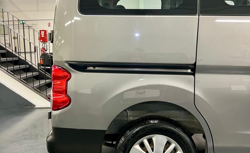 Nissan NV200 7 Places