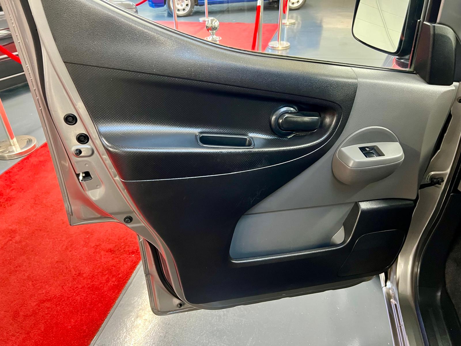 Nissan NV200 7 Places