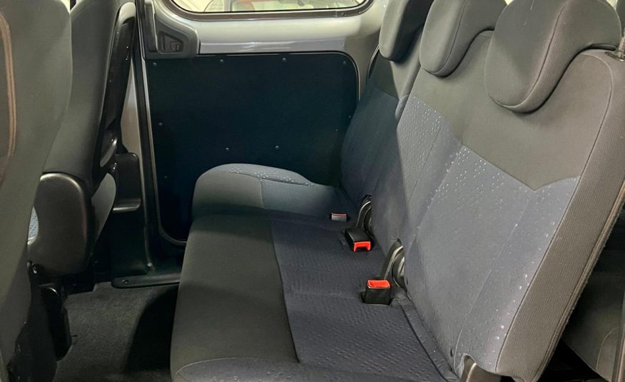 Nissan NV200 7 Places