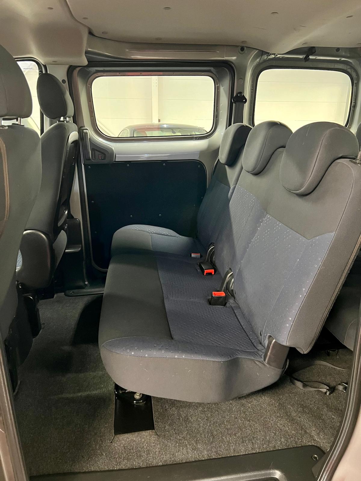 Nissan NV200 7 Places