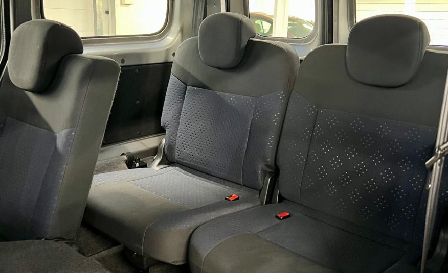 Nissan NV200 7 Places
