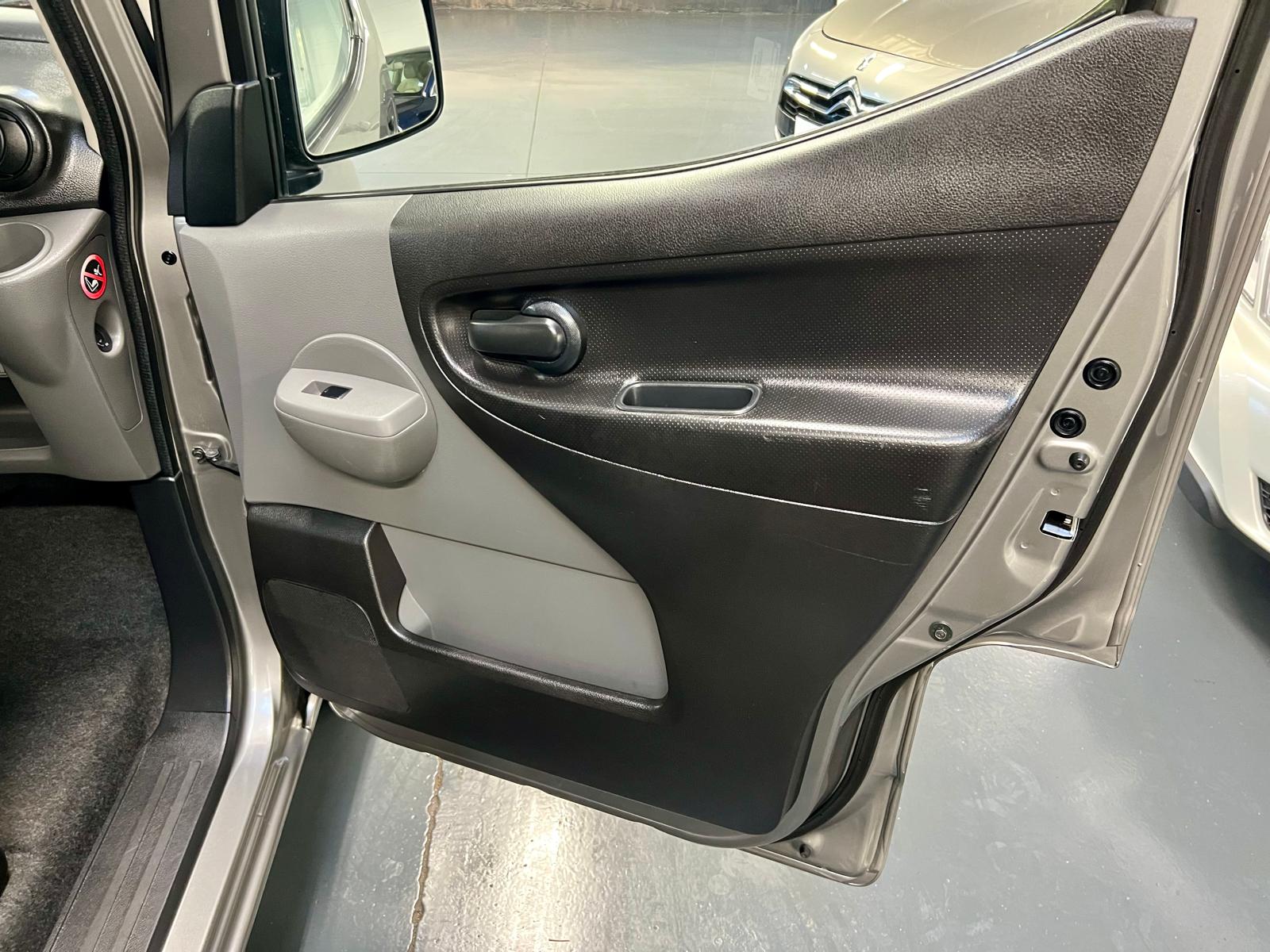 Nissan NV200 7 Places