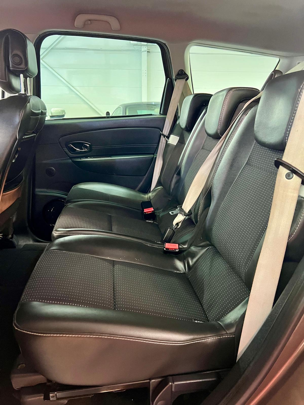 Renault Megane Grand Scenic Bose 7 Places