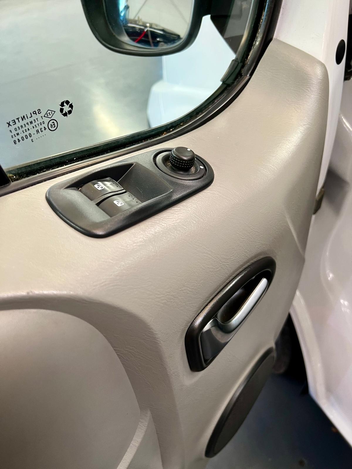 Opel Vivaro Pack Clim 9 Places