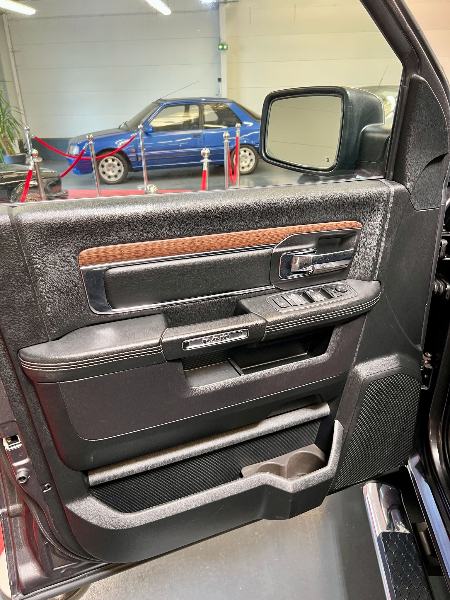 Dodge RAM 1500 4×4 LARAMIE