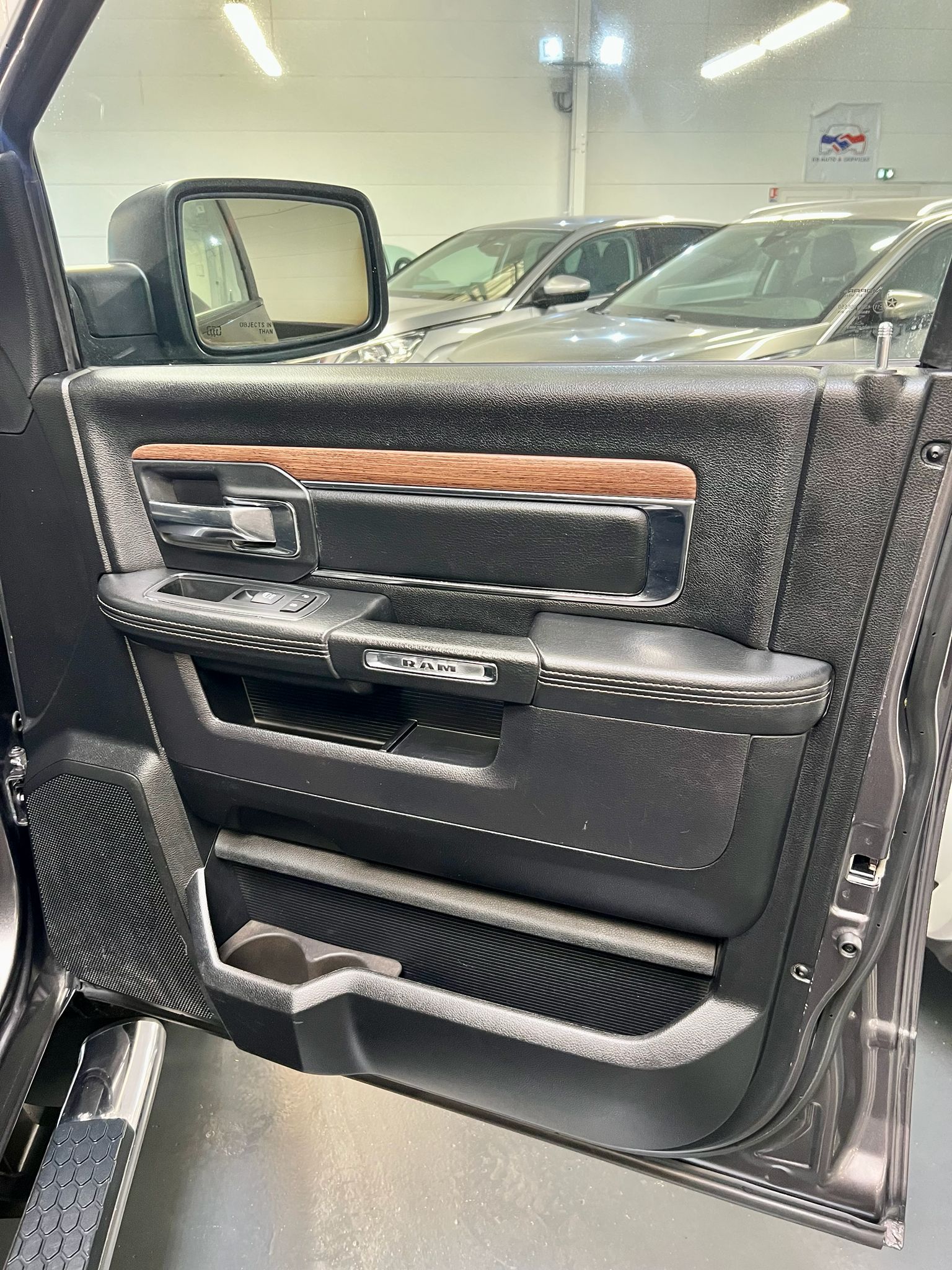 Dodge RAM 1500 4×4 LARAMIE