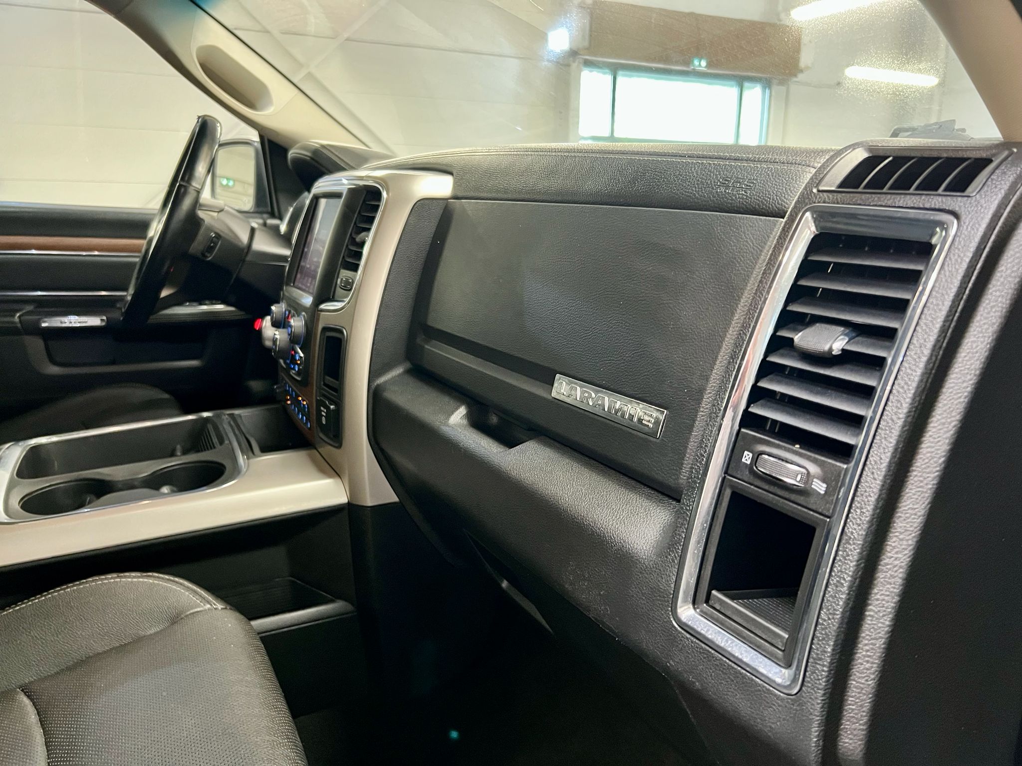 Dodge RAM 1500 4×4 LARAMIE